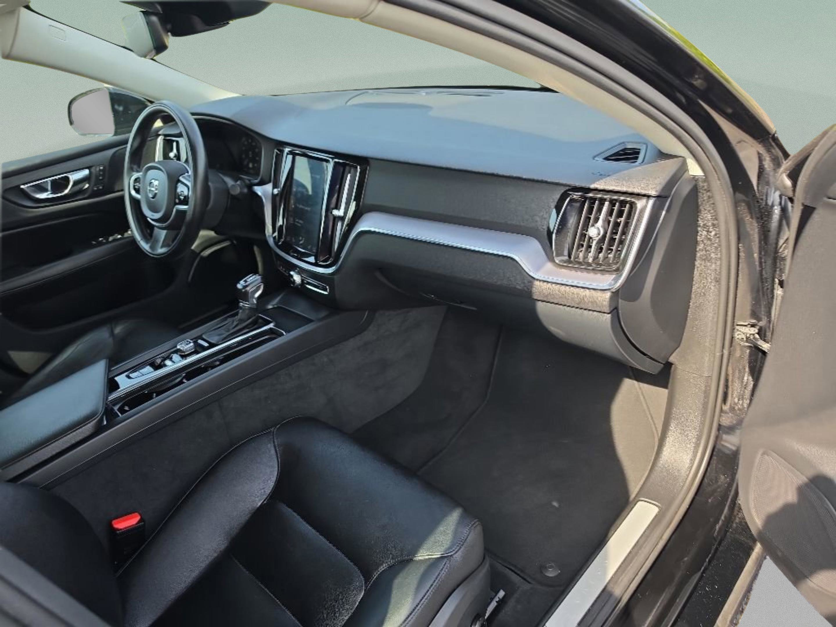 Used 2020 Volvo S60 T5 Momentum FWD image 27