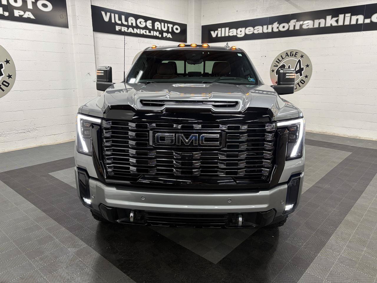 Used 2025 GMC Sierra 3500 Denali Ultimate AWD/4WD image 10