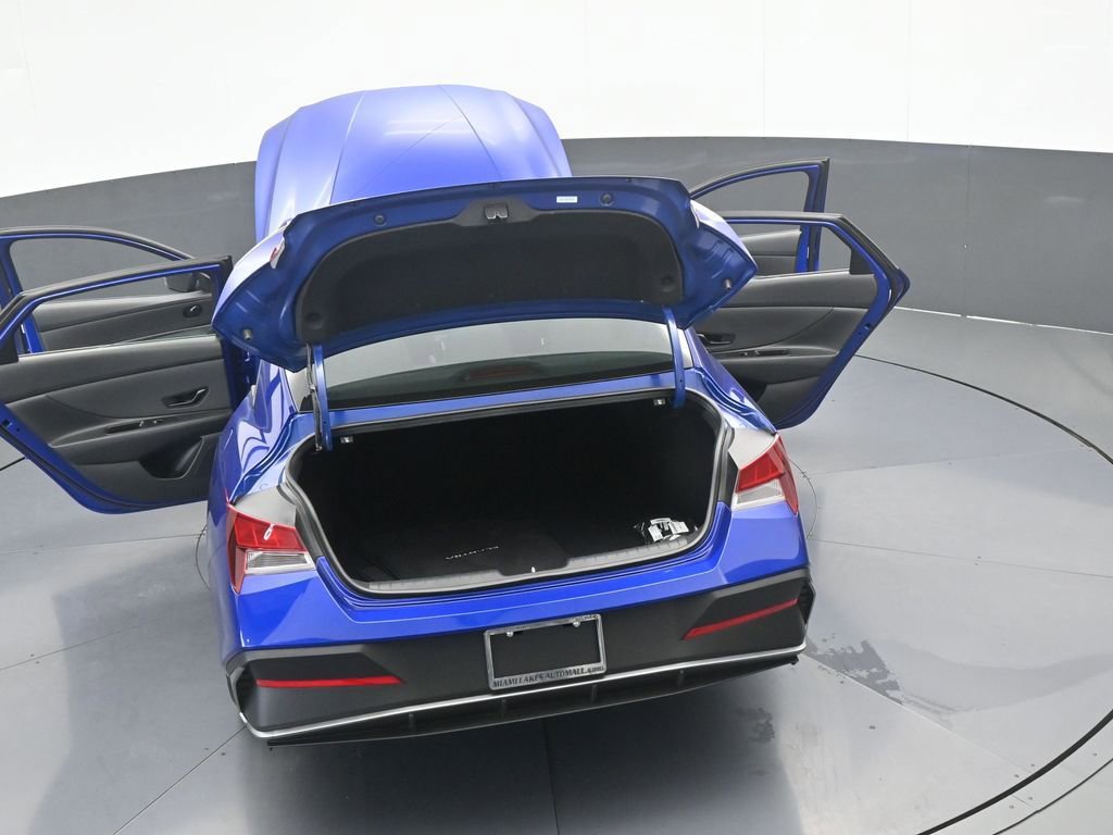 Used 2025 Hyundai Elantra Sport image 59