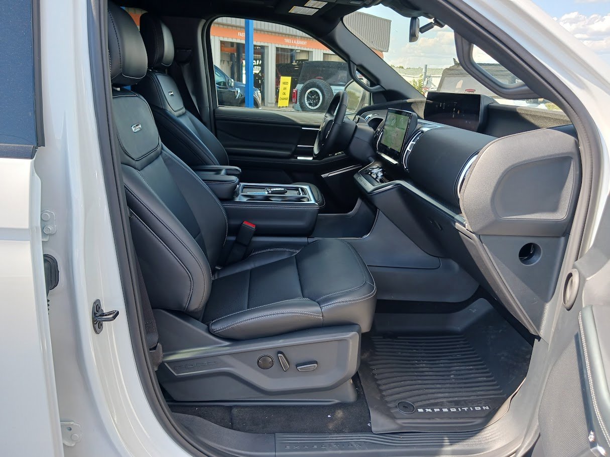 New 2025 Ford Expedition Platinum image 16