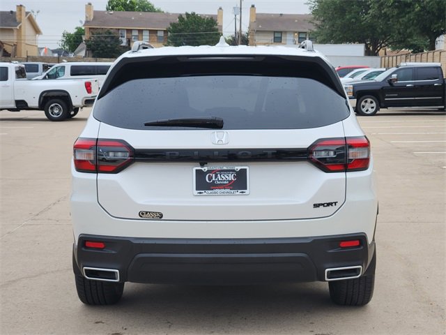 Used 2025 Honda Pilot Sport image 13
