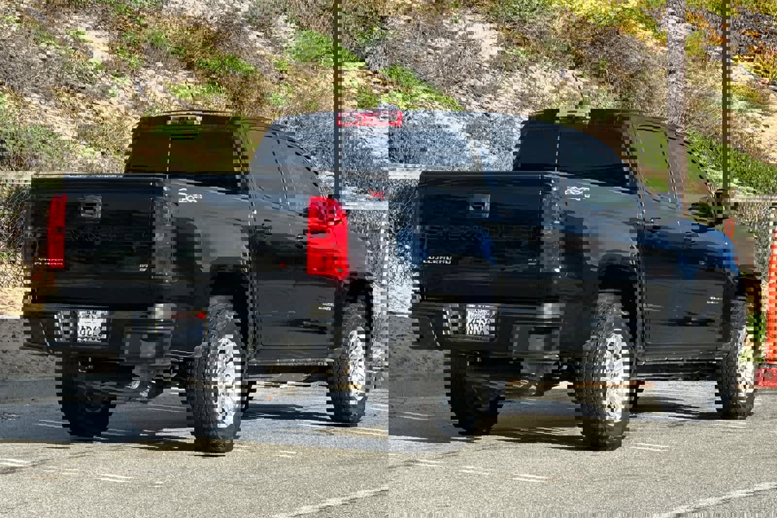 Used 2022 Chevrolet Colorado LT w/ Luxury Package image 2