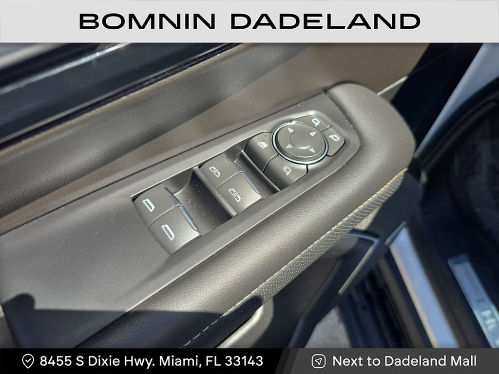 Certified 2025 Chevrolet Suburban Premier image 23