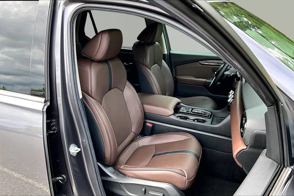 Used 2025 Honda Pilot Elite image 23