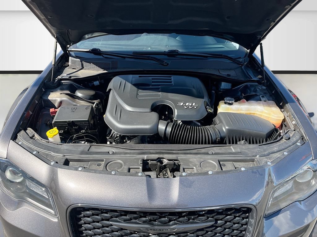 Used 2022 Chrysler 300 Touring w/ Sport Appearance Package RWD image 28