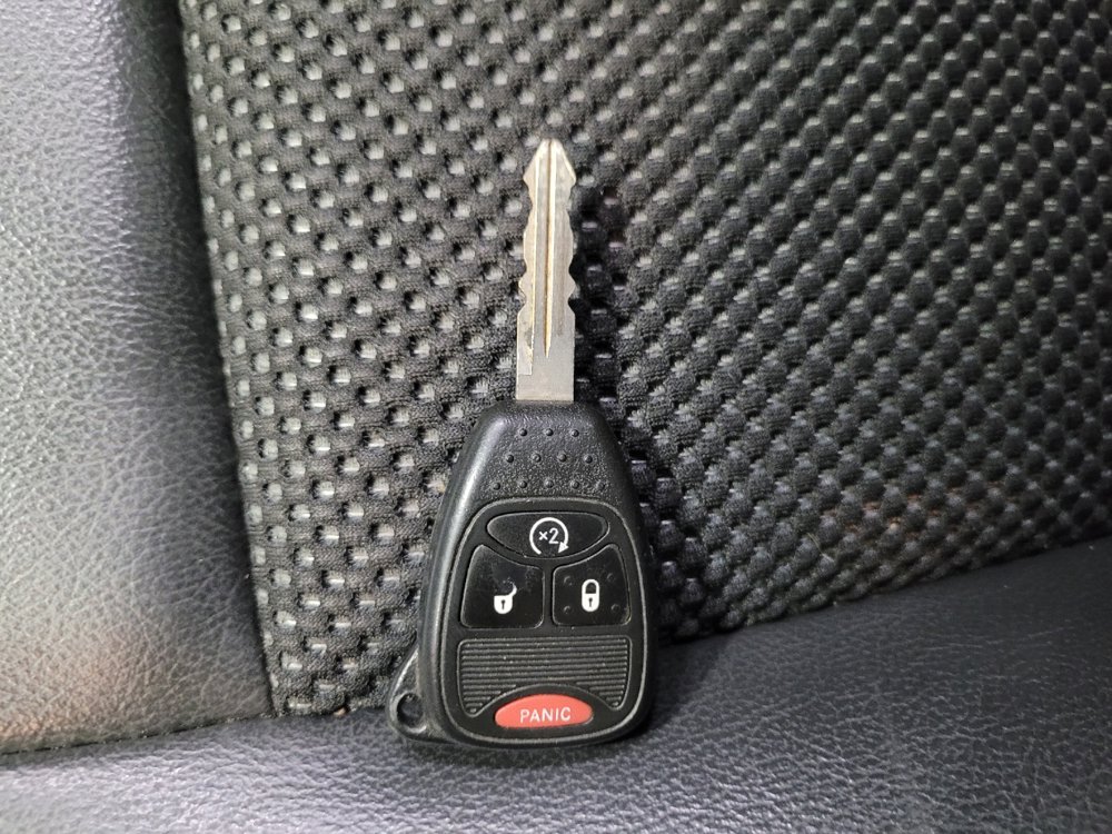 Used 2014 Jeep Compass Latitude w/ Sun/Sound Group AWD/4WD image 32