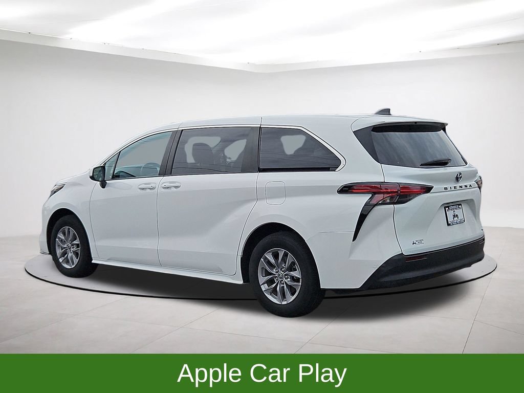 Used 2022 Toyota Sienna LE FWD image 5