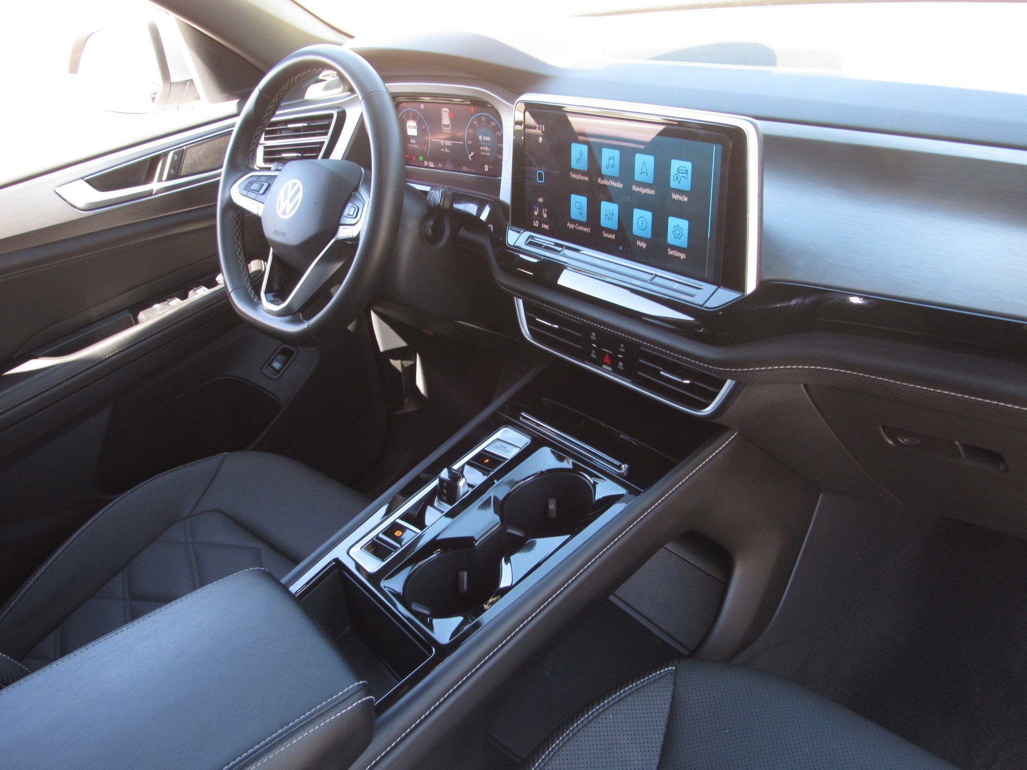 Used 2025 Volkswagen Atlas Cross Sport SE AWD/4WD image 9