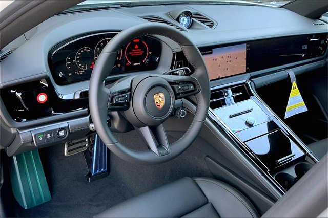 New 2026 Porsche Panamera 4 image 4