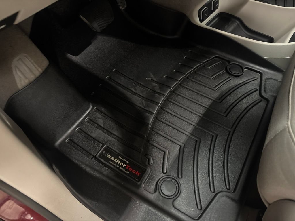 Used 2017 Chrysler Pacifica Touring Plus w/ Tire & Wheel Group FWD image 25