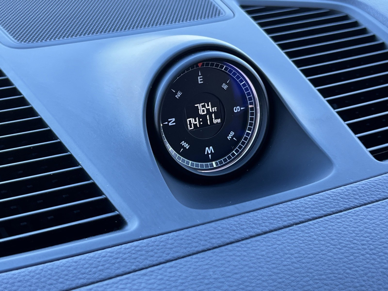 Certified 2022 Porsche Cayenne Platinum Edition image 28