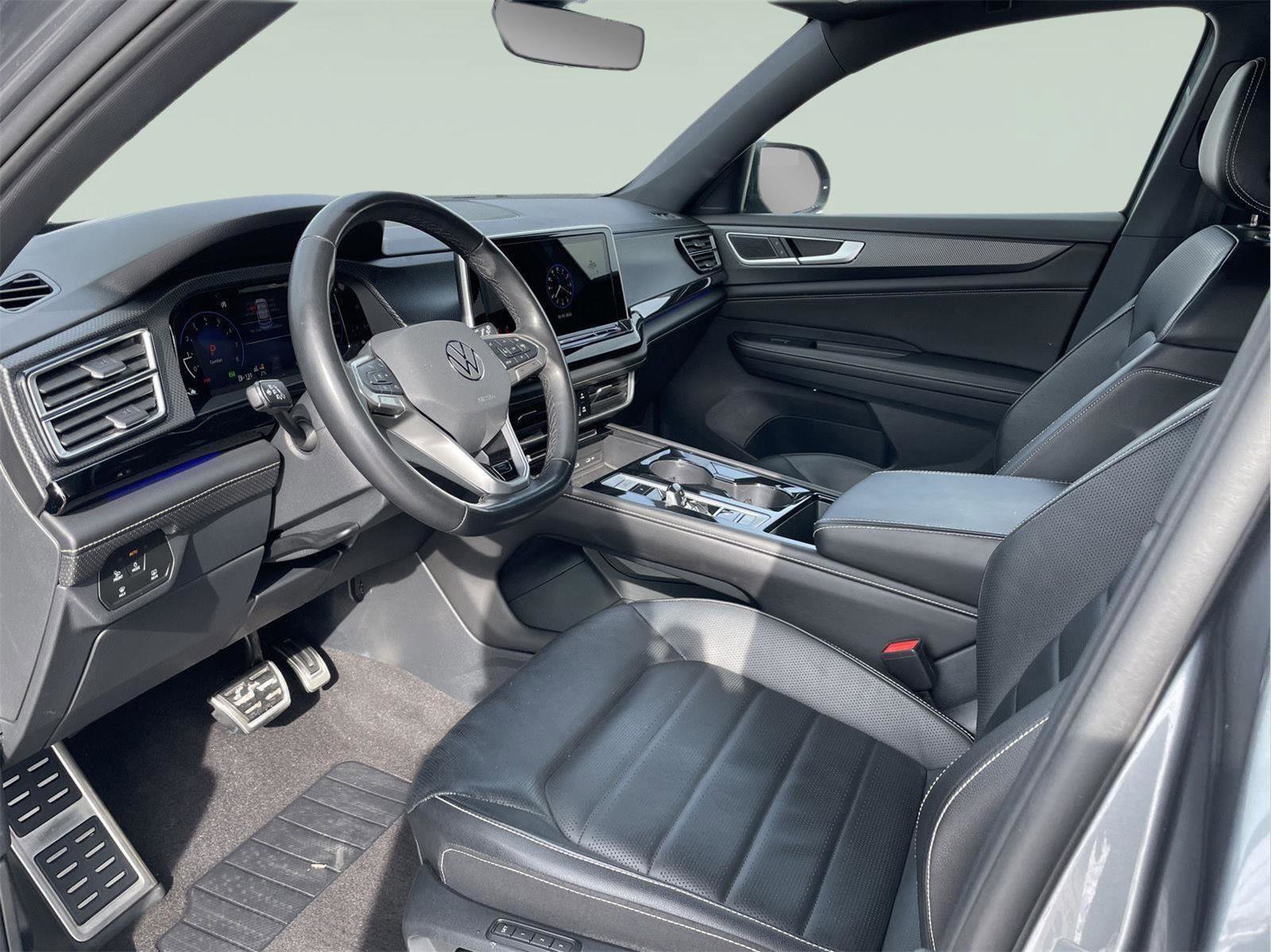 Used 2024 Volkswagen Atlas Cross Sport SEL R-Line image 13