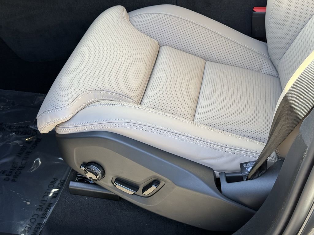 New 2026 Volvo XC90 B6 Ultra w/ Protection Package Premier image 16