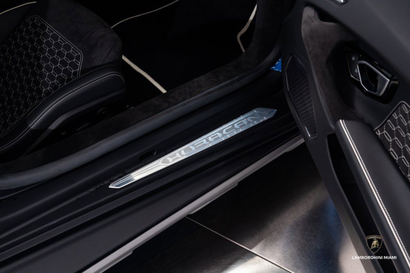 Used 2024 Lamborghini Huracan Sterrato image 42