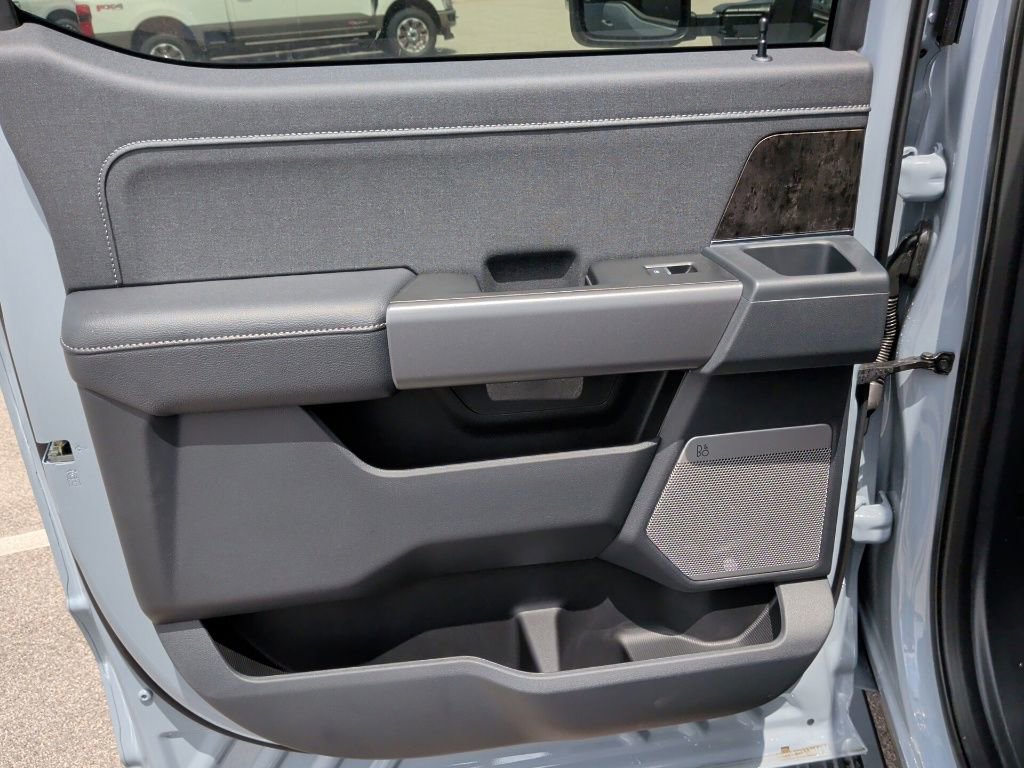 New 2026 Ford F250 Lariat w/ Black Appearance Package image 39