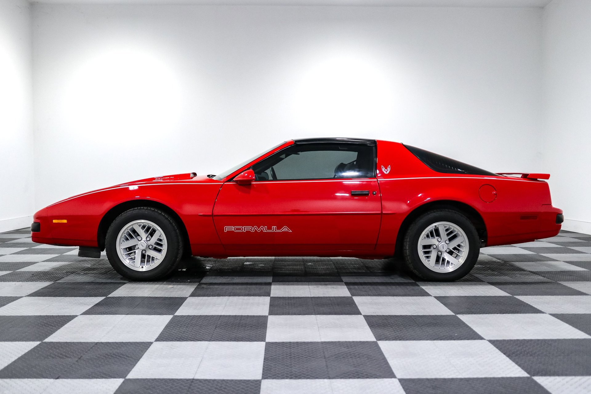 Used 1989 Pontiac Firebird Formula RWD image 4
