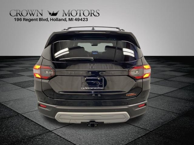 Used 2025 Honda Pilot TrailSport image 5