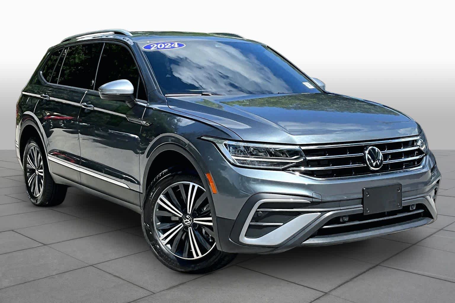 Used 2024 Volkswagen Tiguan Wolfsburg Edition FWD image 3