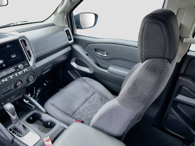 Certified 2025 Nissan Frontier SV w/ Tow Package RWD image 5
