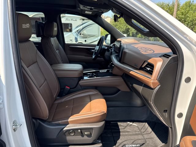 Used 2025 Chevrolet Tahoe High Country AWD/4WD image 30