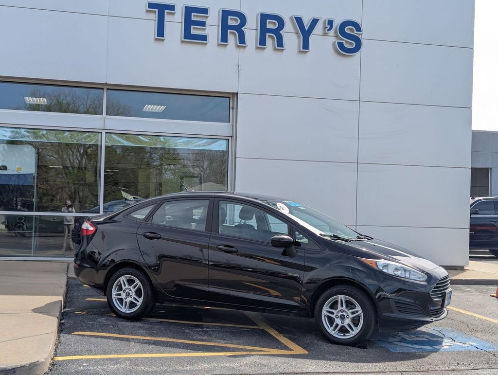 Used 2017 Ford Fiesta SE FWD image 2