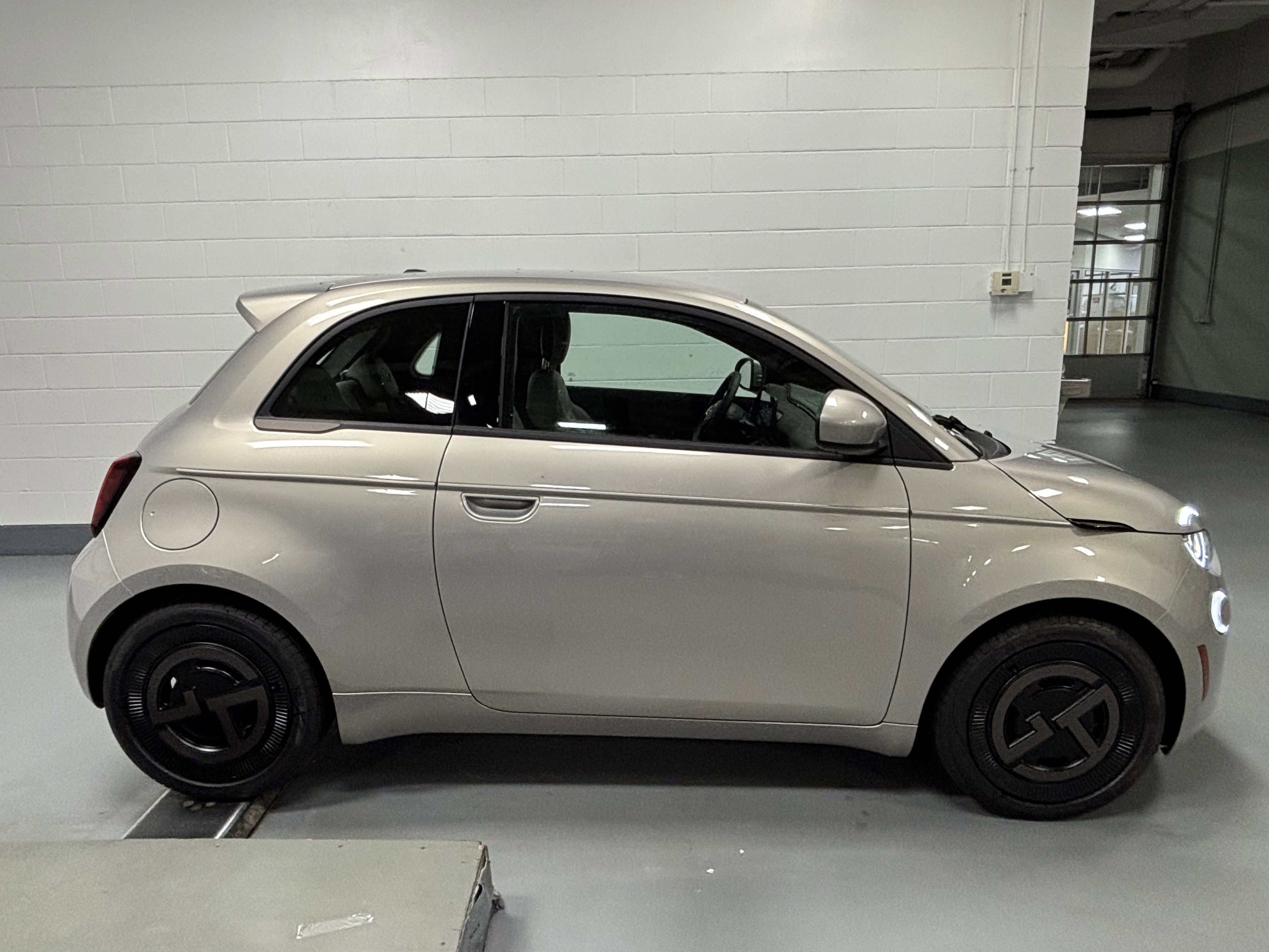 New 2025 FIAT 500 e image 3