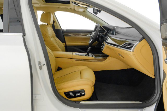 Used 2019 BMW 740i w/ Executive Package RWD image 39