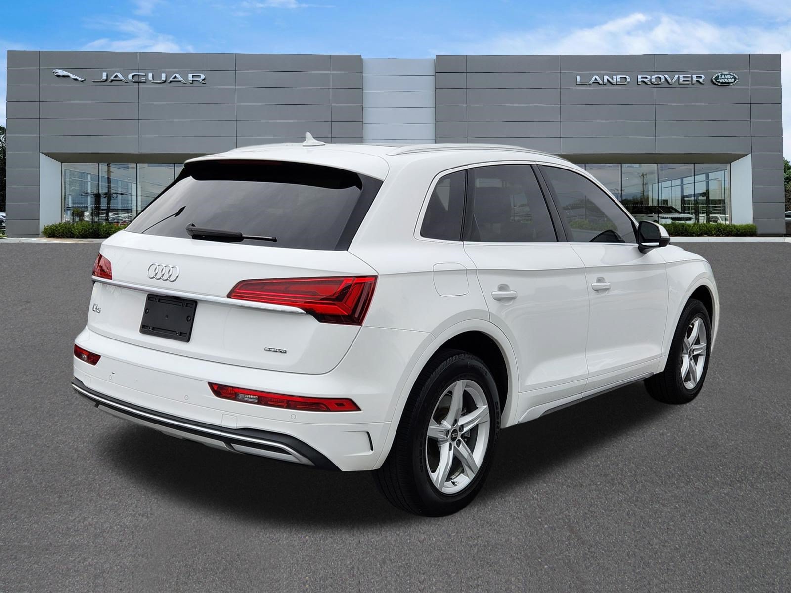 Used 2023 Audi Q5 2.0T Premium w/ Convenience Package AWD/4WD image 4
