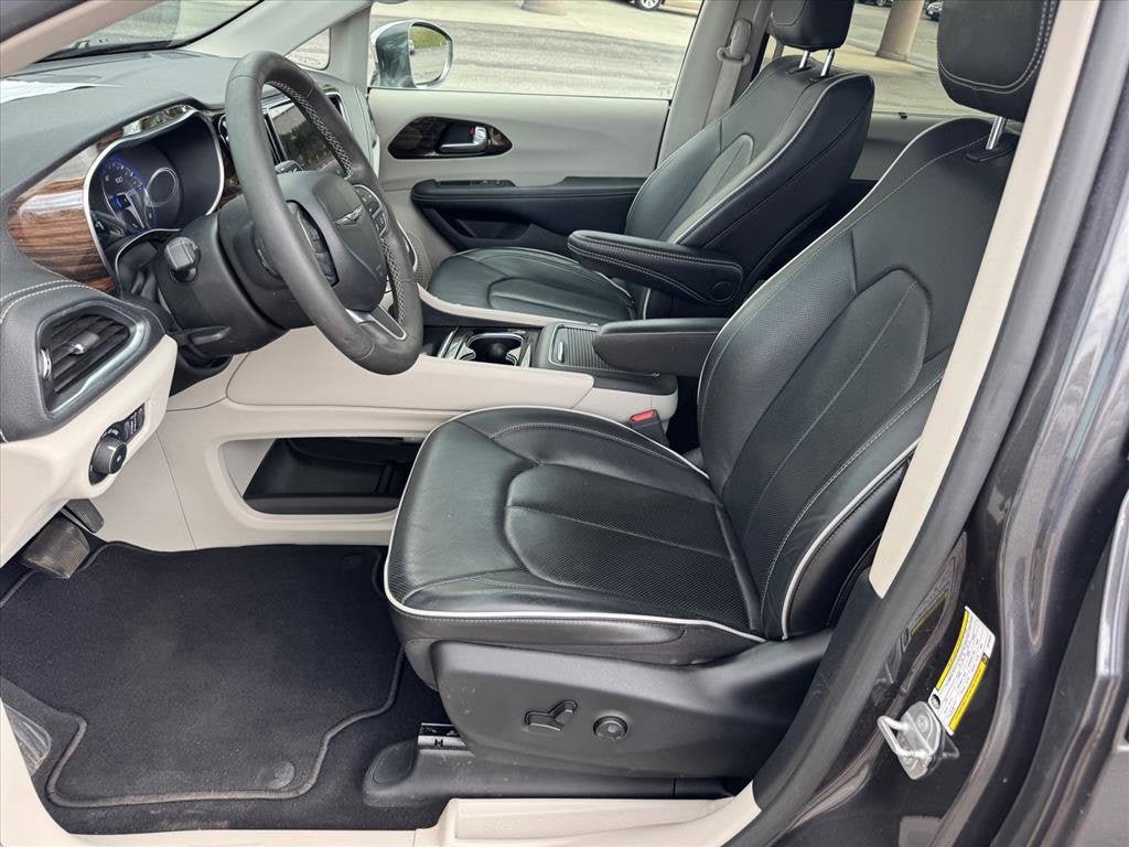 Used 2022 Chrysler Pacifica Limited AWD/4WD image 12