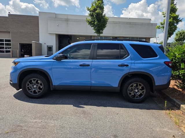 Used 2025 Honda Pilot TrailSport image 4