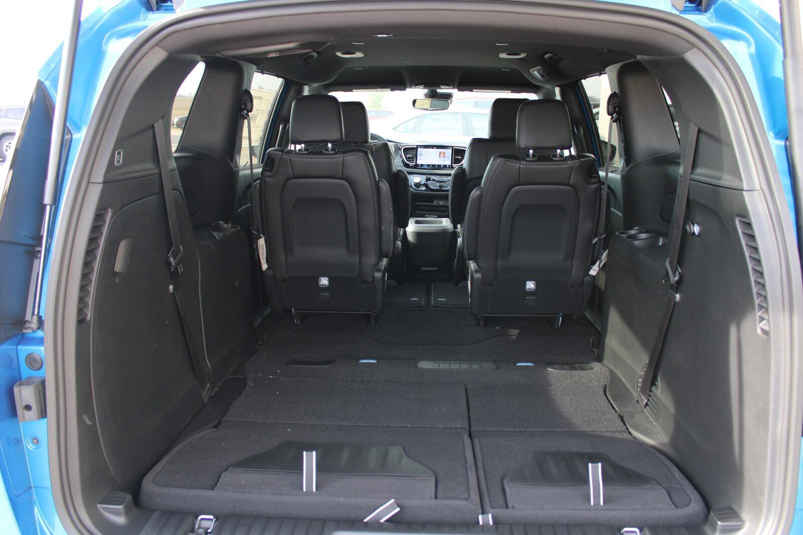 New 2026 Chrysler Pacifica Select w/ S Appearance Package image 27