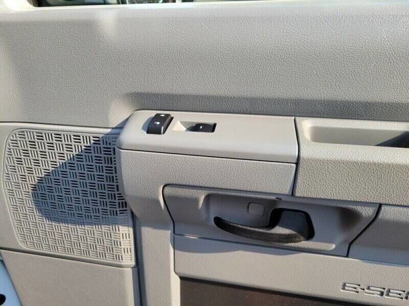 Used 2015 Ford E-350 and Econoline 350 Super Duty w/ Power Windows & Locks Group image 27