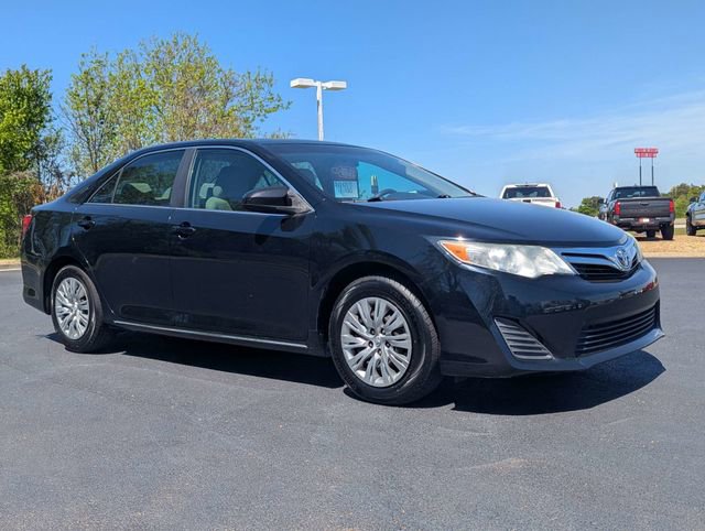 Used 2012 Toyota Camry LE image 2