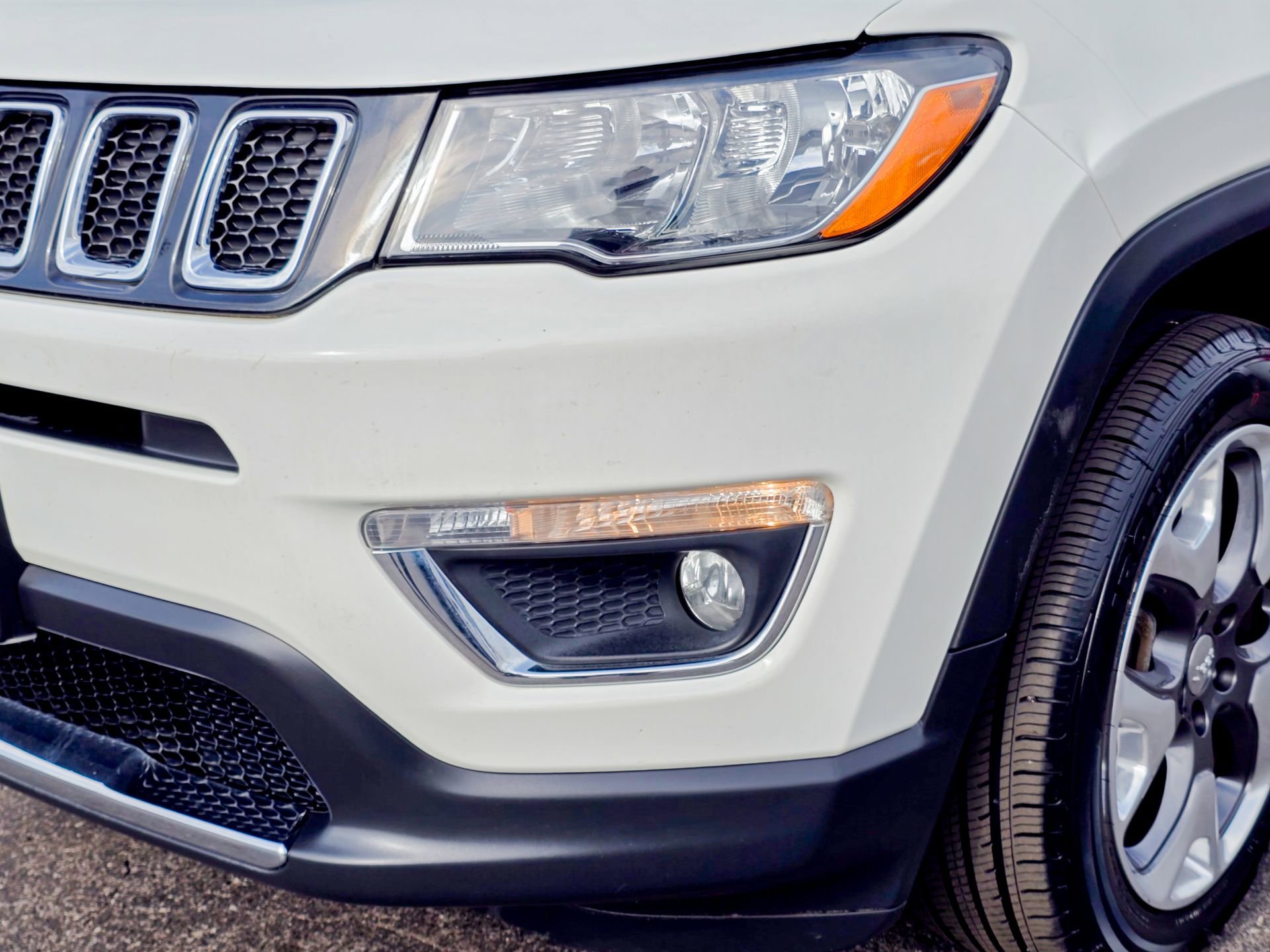 Used 2018 Jeep Compass Limited w/ Navigation Group image 6