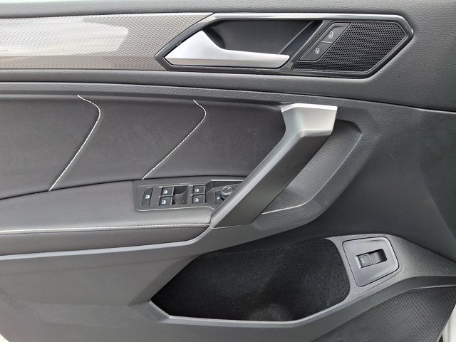 Used 2024 Volkswagen Tiguan SE FWD image 16