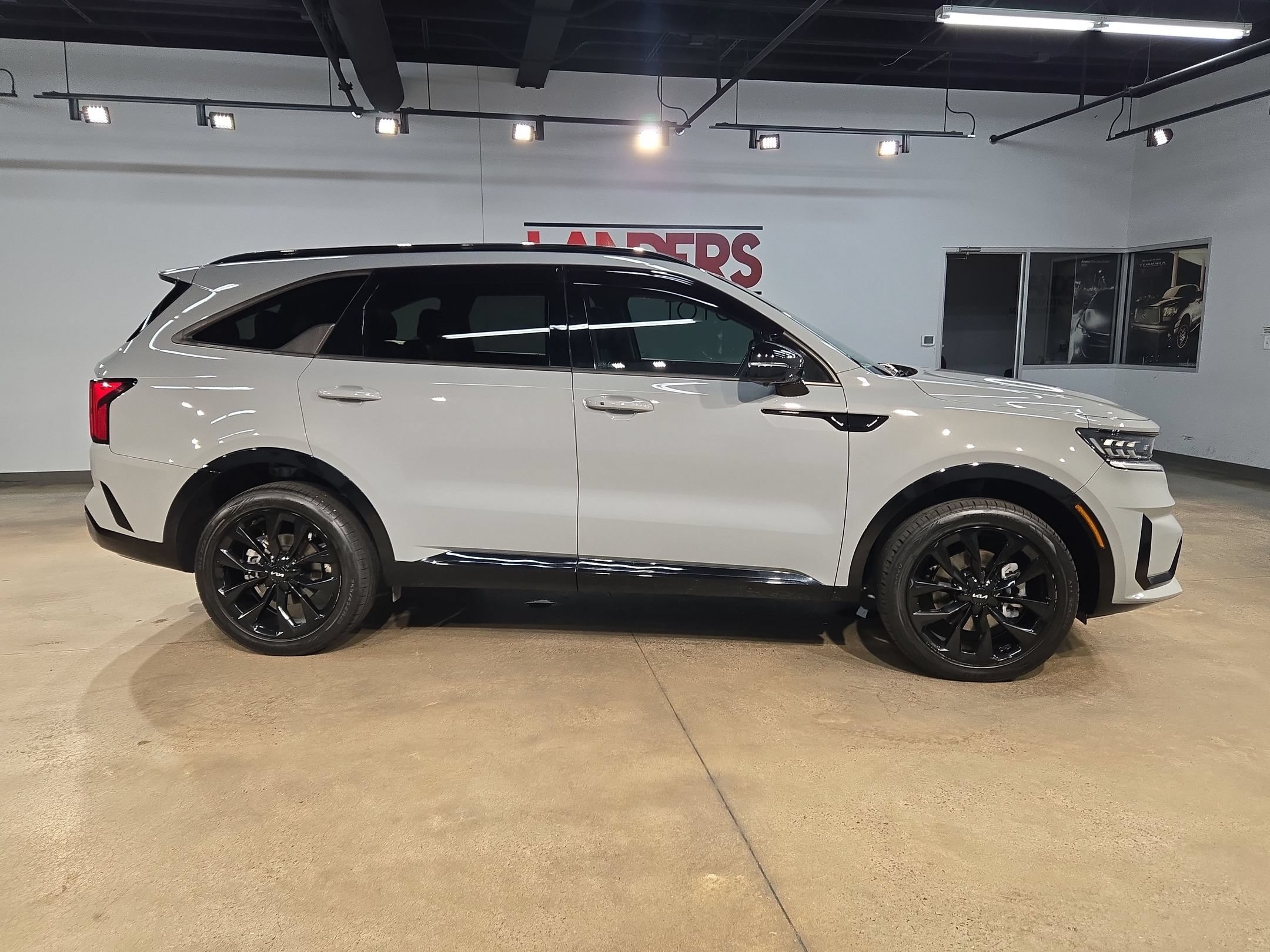 Used 2023 Kia Sorento SX AWD/4WD image 8