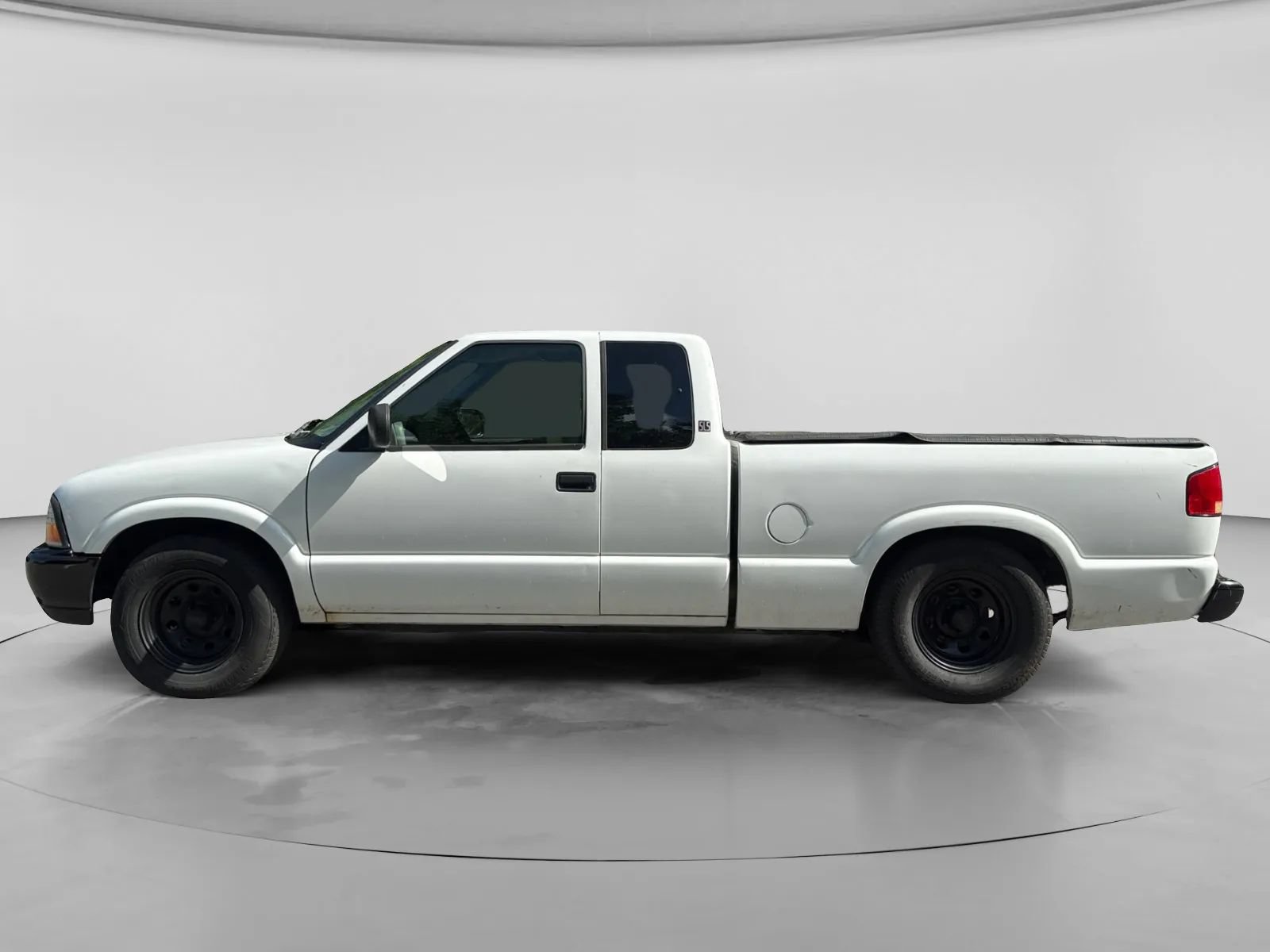 Used 2000 GMC Sonoma SLS w/ SLS Super Spec Pkg 3 RWD image 2