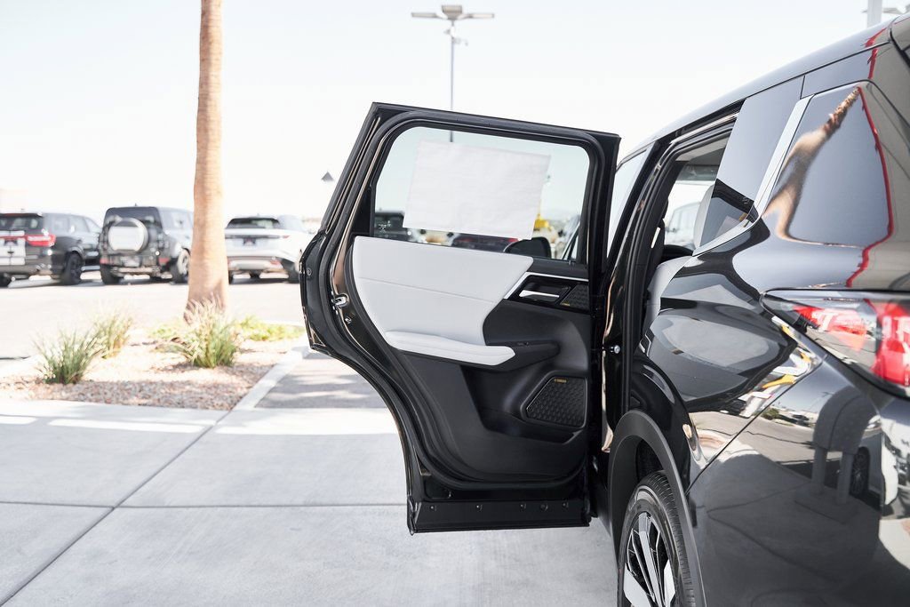 Used 2025 Mitsubishi Outlander SE FWD image 15