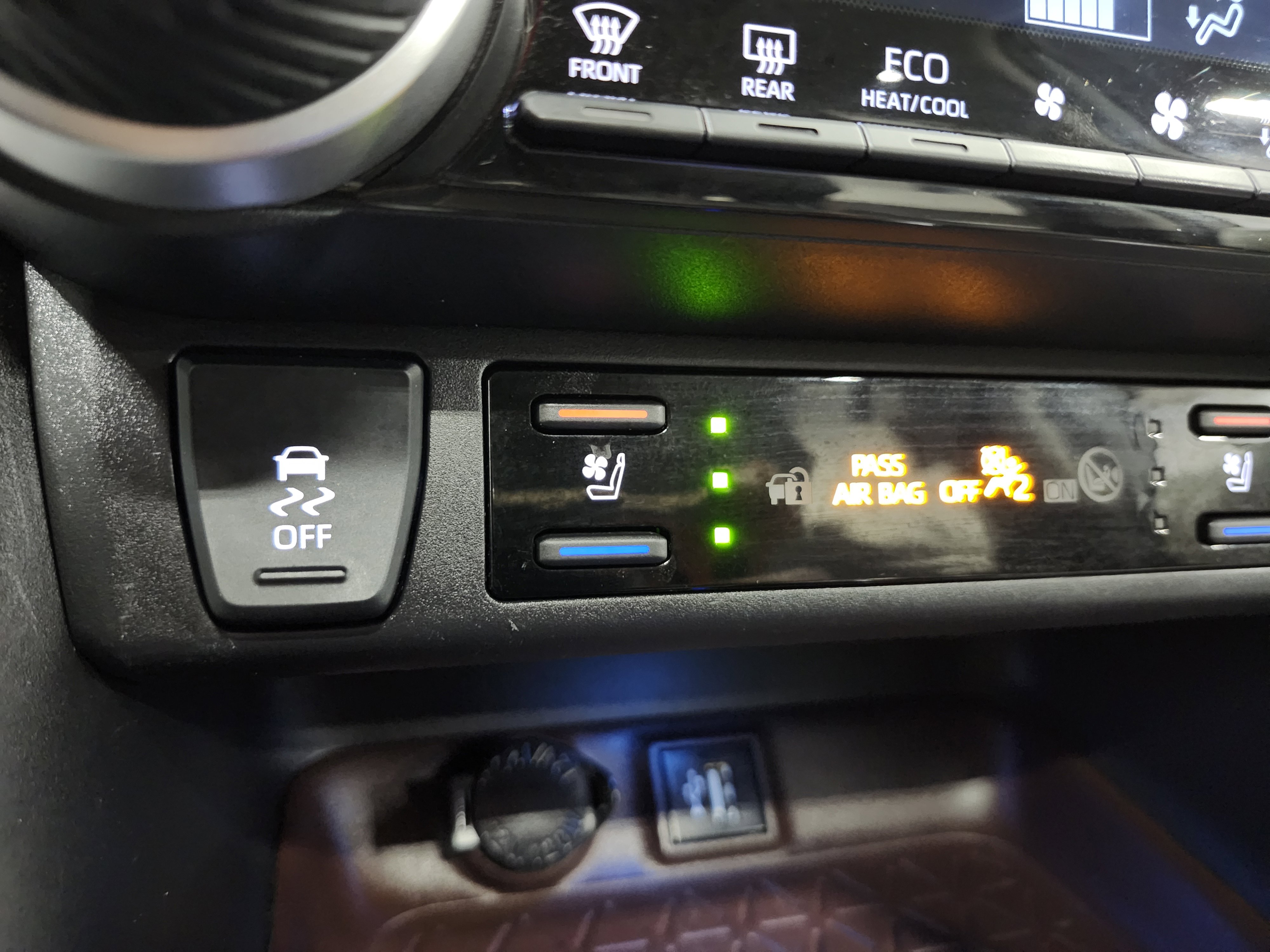 Used 2023 Toyota RAV4 Limited image 8