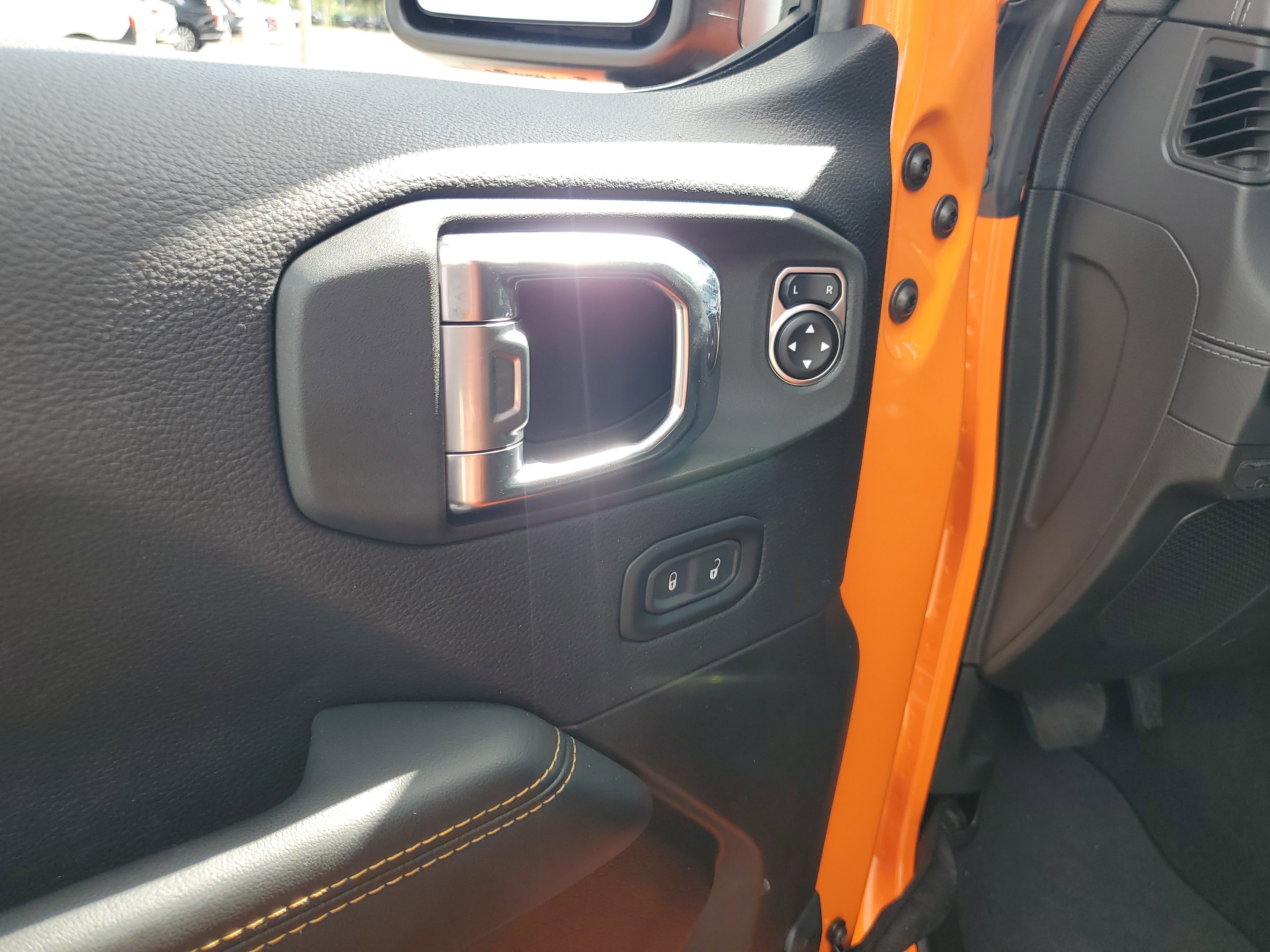 Used 2025 Jeep Gladiator Sport image 15