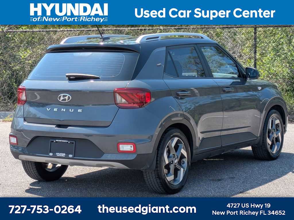 Used 2023 Hyundai Venue Limited image 5