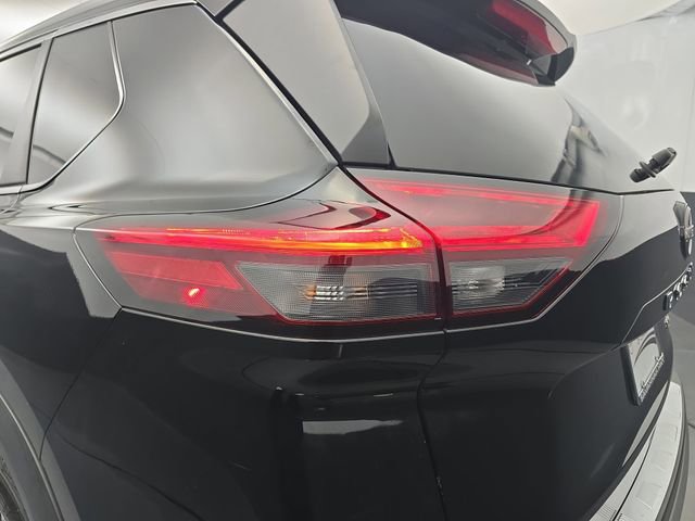Used 2022 Nissan Rogue SV w/ SV Premium Package FWD image 18