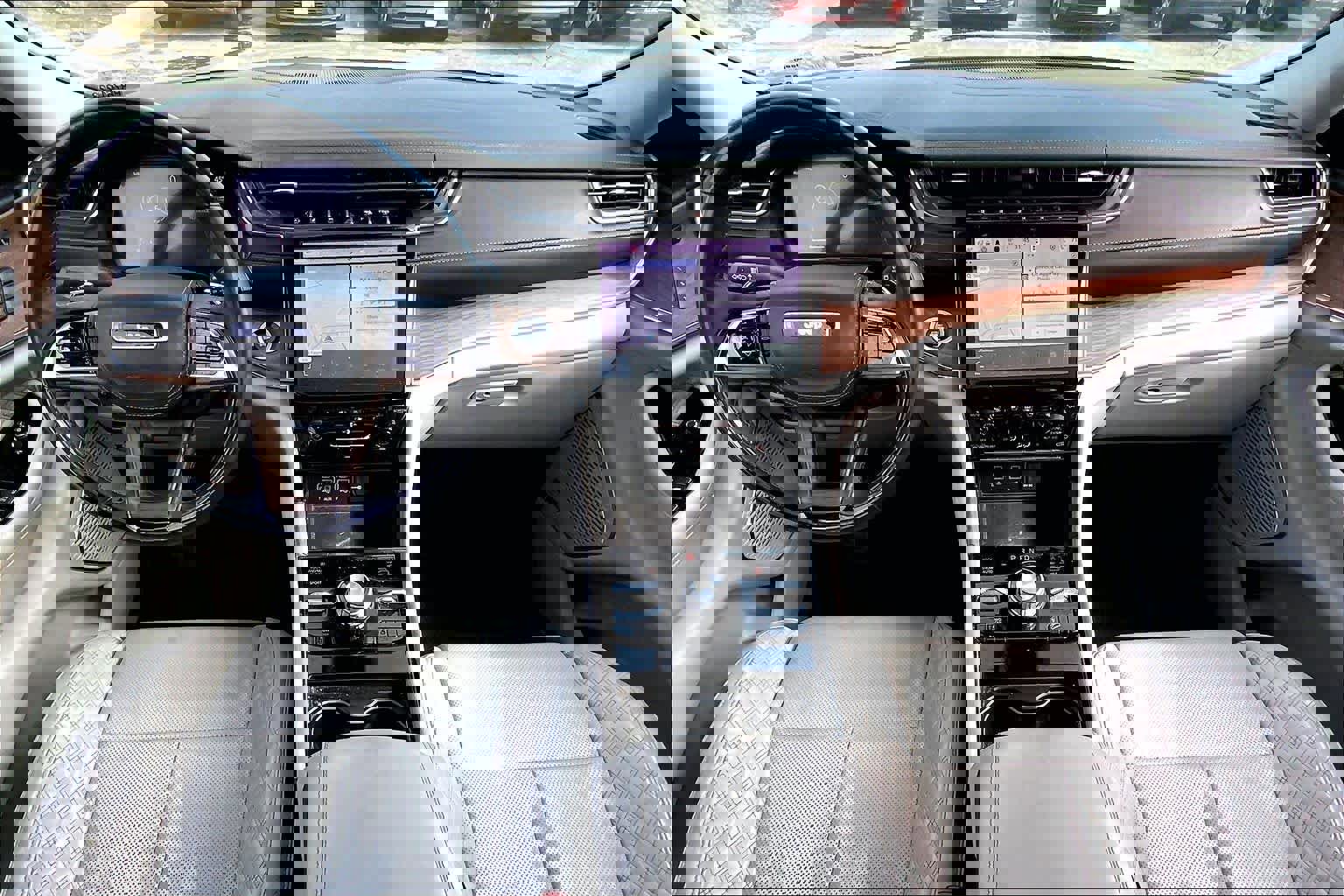 Used 2023 Jeep Grand Cherokee L Summit w/ Luxury Tech Group V image 16