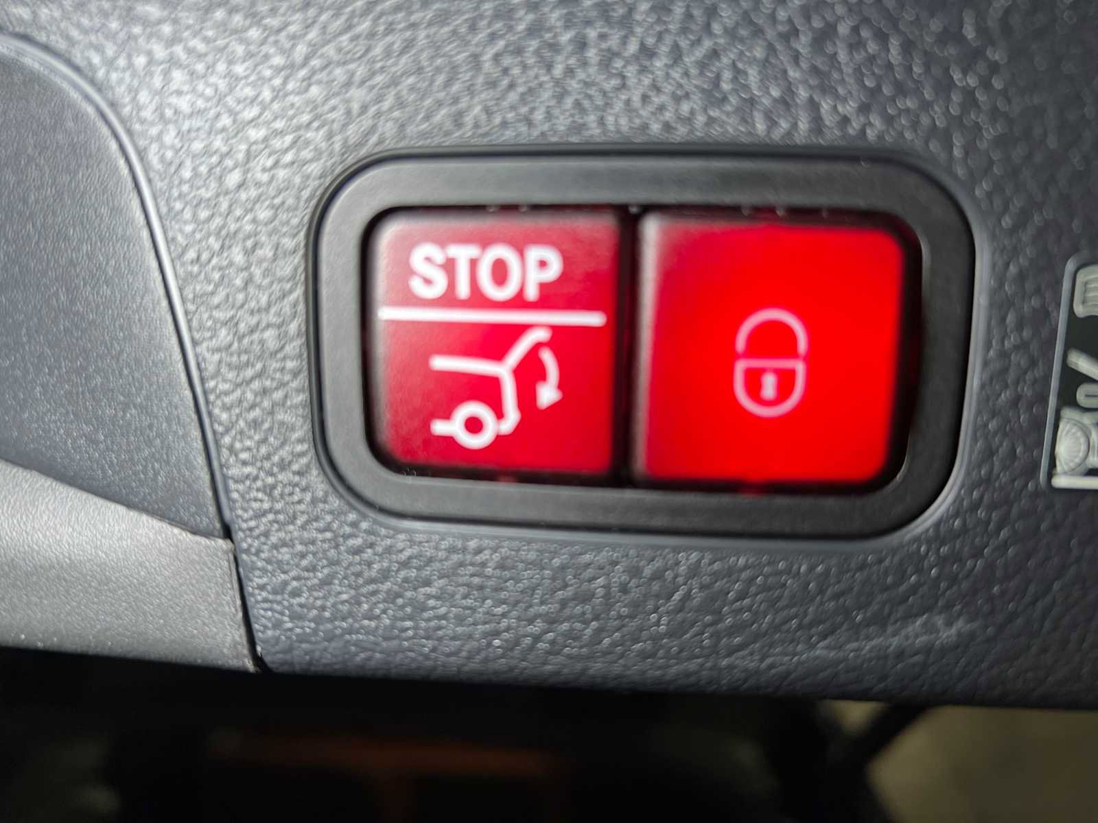 Certified 2025 Mercedes-Benz GLS 450 4MATIC image 17