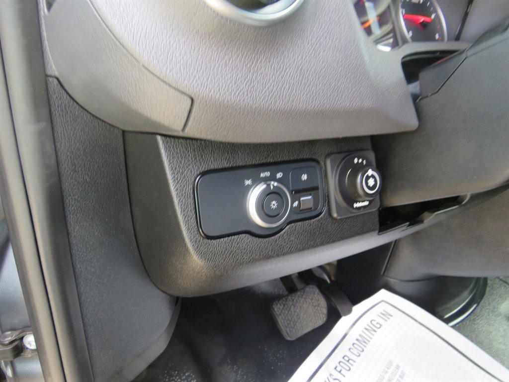 Used 2022 Mercedes-Benz Sprinter 4500 w/ Parking Package image 9