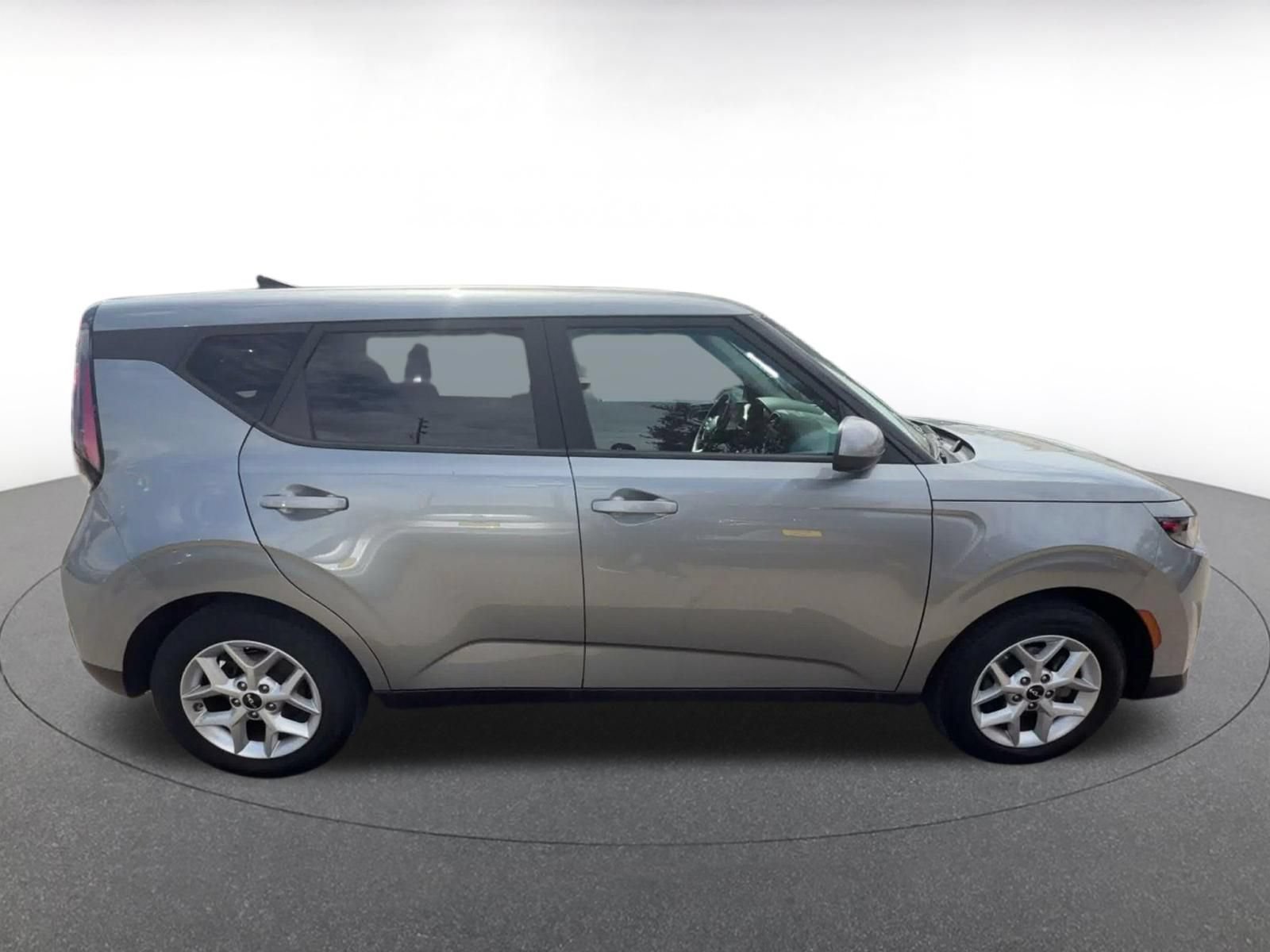 Used 2025 Kia Soul LX w/ LX Technology Package FWD image 13