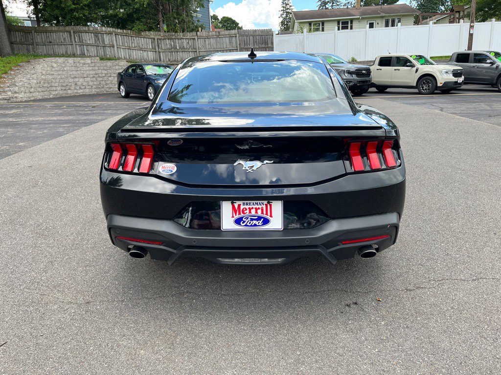 Used 2024 Ford Mustang Premium image 5