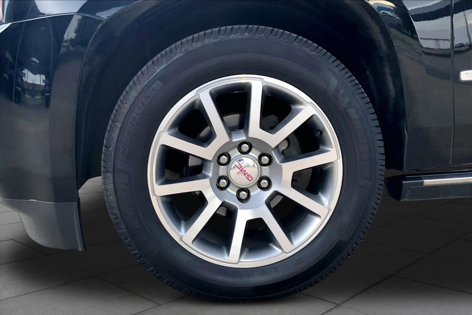 Used 2016 GMC Yukon XL Denali w/ Open Road Package AWD/4WD image 10