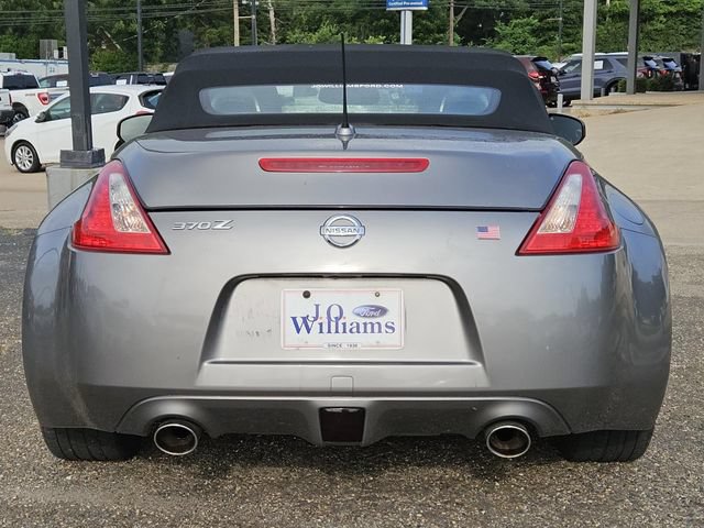 Used 2010 Nissan 370Z Touring RWD image 5