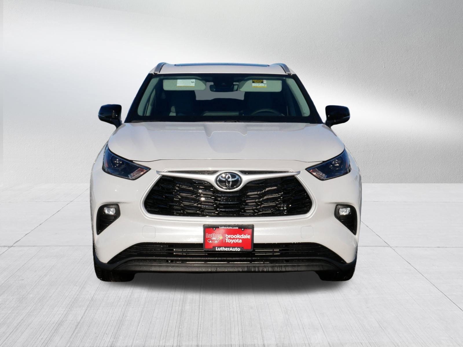 Certified 2026 Toyota Highlander XLE image 2